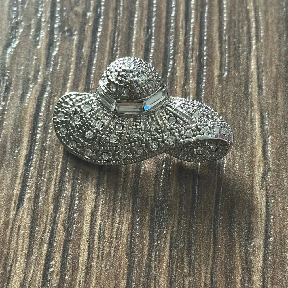 HAT BROOCH